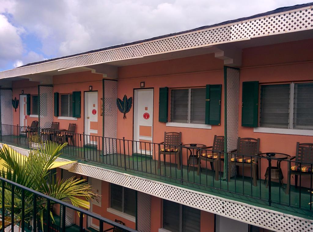 Towne Hotel Nassau Exterior photo